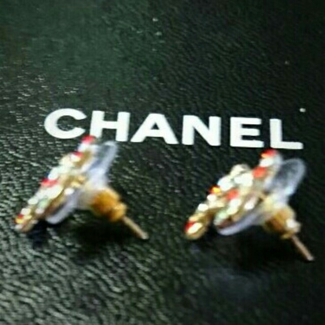 CHANEL(シャネル)のCHANEL・ゴールド✖マルチカラー ピアス レディースのアクセサリー(ピアス)の商品写真