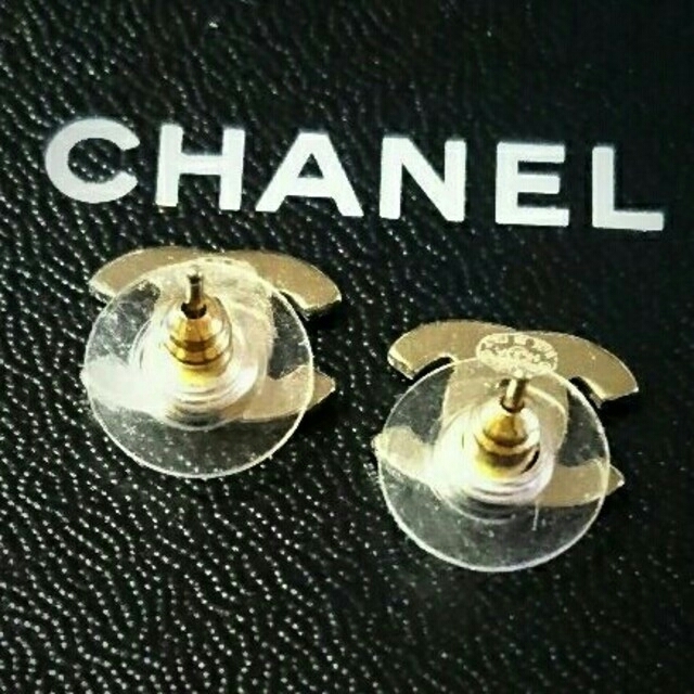 CHANEL(シャネル)のCHANEL・ゴールド✖マルチカラー ピアス レディースのアクセサリー(ピアス)の商品写真