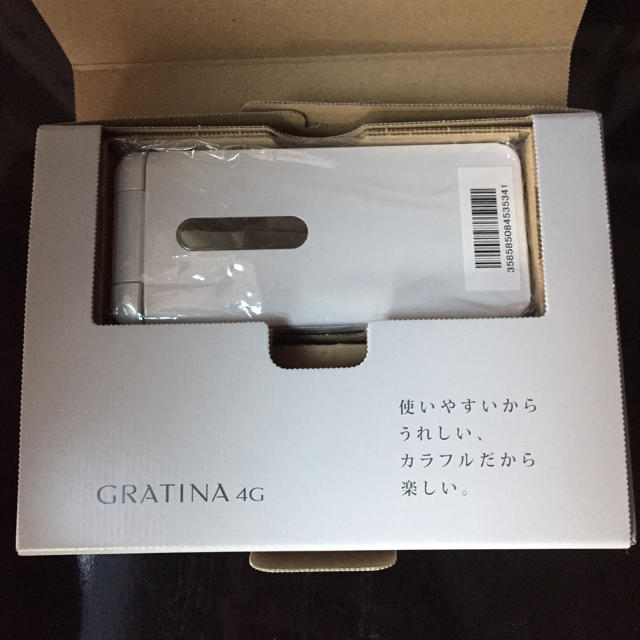 京セラ(キョウセラ)の新品未使用⭐️ SIMフリー GRATINA 4G KYF31SWA 白 スマホ/家電/カメラのスマートフォン/携帯電話(携帯電話本体)の商品写真