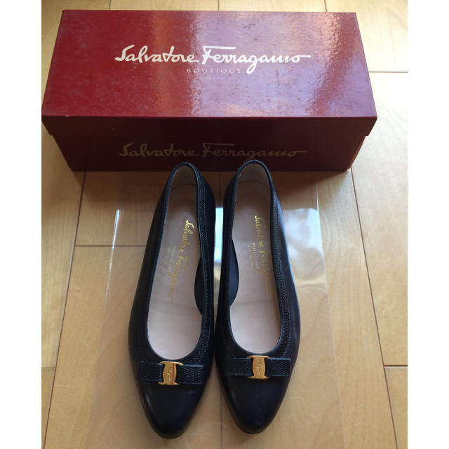 Salvatore Ferragamo(サルヴァトーレフェラガモ)のフェラガモ 小さめヴァラ リボン 5 1/2 C レディースの靴/シューズ(ハイヒール/パンプス)の商品写真