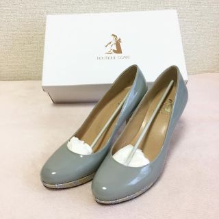 ブティックオーサキ BOUTIQUE OSAKI エナメルグレーベージュパンプス(ハイヒール/パンプス)