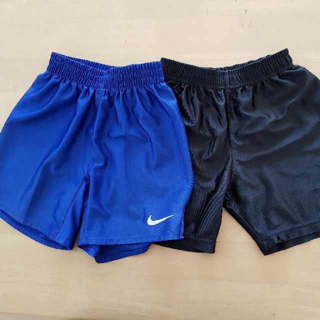 NIKE(ナイキ)のナイキ　サッカーパンツセット　130cm スポーツ/アウトドアのサッカー/フットサル(ウェア)の商品写真