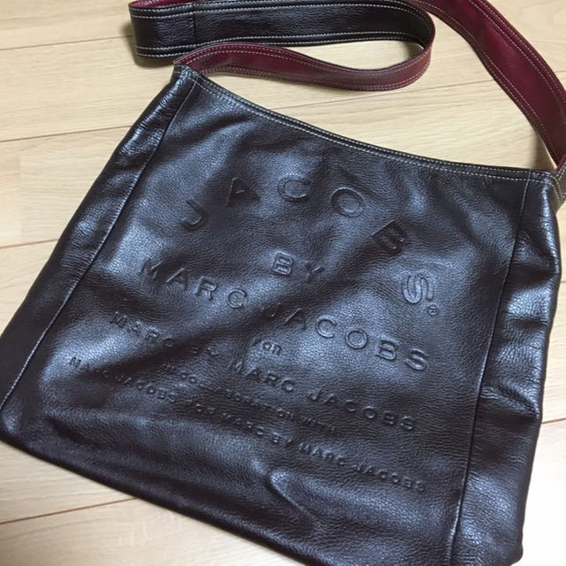 MARC BY MARC JACOBS(マークバイマークジェイコブス)のマークジェイコブス リバーシブル レザーショルダーバッグ MARC JACOBS レディースのバッグ(ショルダーバッグ)の商品写真