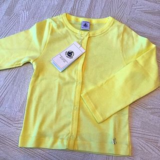 プチバトー(PETIT BATEAU)のプチバトー 17SS クルーネックカーディガン 黄色 4ans 新品(カーディガン)