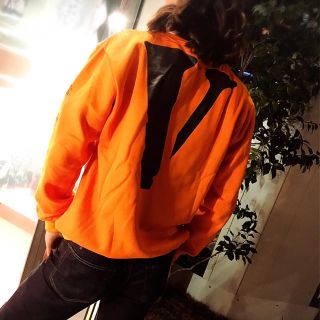 オフホワイト(OFF-WHITE)の送料込み3900円！！ Vlone×off white トレーナー スウェット (スウェット)