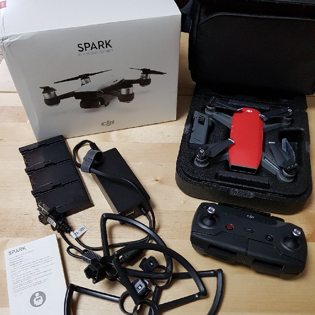 誕生日プレゼント DJIドローン Spark Fly Moreコンボ/ラヴァレッド