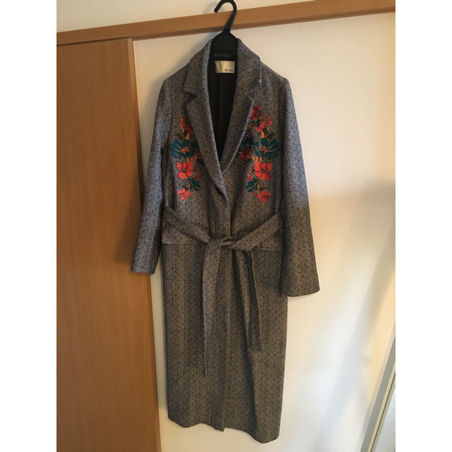 Lily Brown(リリーブラウン)のフラワー刺繍コート レディースのジャケット/アウター(ロングコート)の商品写真