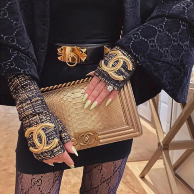 CHANEL(シャネル)の♡本物♡CHANEL♡シャネル♡グローブ♡パール♡MEGBABY♡激レア♡ レディースのアクセサリー(ブローチ/コサージュ)の商品写真