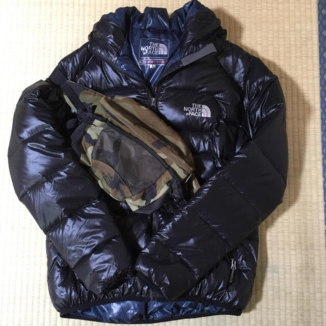 THE NORTH FACE(ザノースフェイス)のノースフェイス ウエストバッグ 希望ならおまけで写っているダウンジャケットも メンズのバッグ(ウエストポーチ)の商品写真