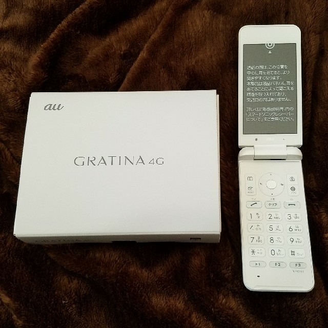 京セラ(キョウセラ)の新品　GRATINA 4G 　simロック解除（au KYF31）白　ホワイト スマホ/家電/カメラのスマートフォン/携帯電話(スマートフォン本体)の商品写真