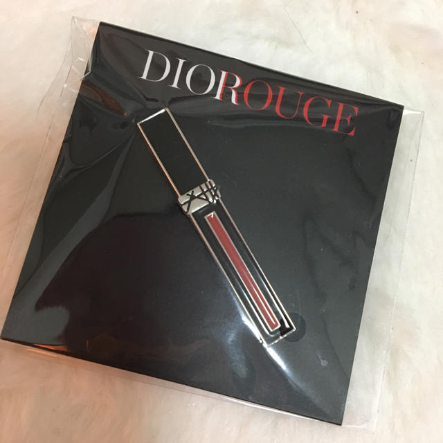 Dior(ディオール)のディオール♡新品未開封♡ノベルティピンバッチ エンタメ/ホビーのコレクション(ノベルティグッズ)の商品写真