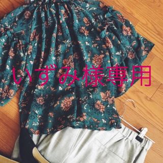 ミスティウーマン(mysty woman)のmysty woman 花柄シフォン袖フリル2wayブラウス(シャツ/ブラウス(半袖/袖なし))