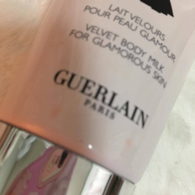 GUERLAIN(ゲラン)のゲラン♡ラプティトローブノワール♡ボディローション コスメ/美容のボディケア(ボディローション/ミルク)の商品写真