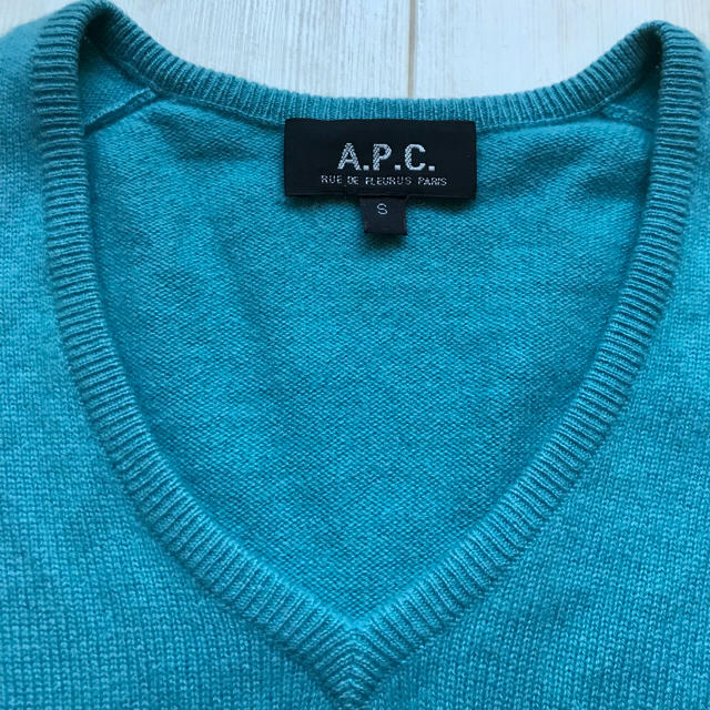 A.P.C(アーペーセー)のA.P.C. カシミア100%ニット Vネックニット アーペーセー apc レディースのトップス(ニット/セーター)の商品写真