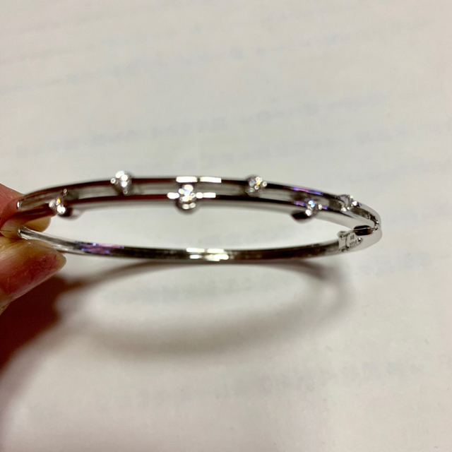ランキング2022 バングル 0.30 ダイヤ K18WG 美品 はちこ 箱 鑑 保