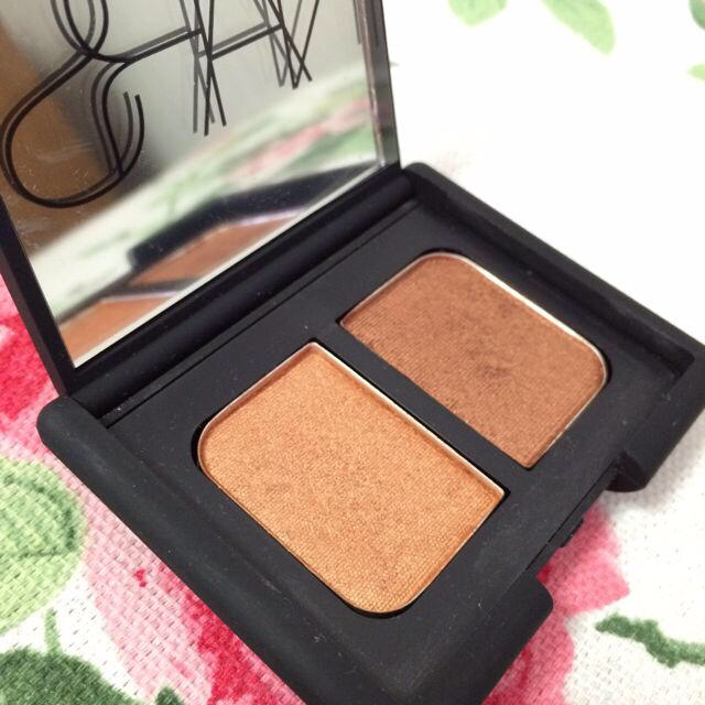 NARS(ナーズ)の【値下げ】NARS デュオアイシャドー コスメ/美容のベースメイク/化粧品(その他)の商品写真