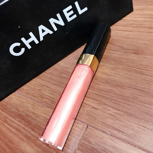 CHANEL(シャネル)のCHANELレーヴルサンティヤントリップグロス♡ コスメ/美容のベースメイク/化粧品(リップグロス)の商品写真