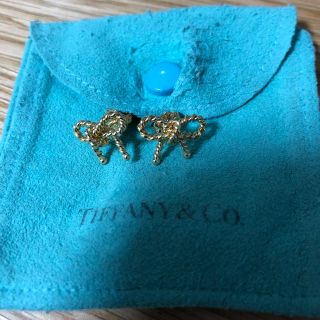 ティファニー(Tiffany & Co.)のティファニー ツイスト リボンピアス イエローゴールド(ピアス)