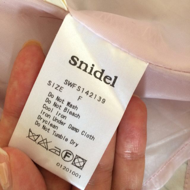 SNIDEL(スナイデル)の花柄プリントフレアスカート レディースのスカート(ひざ丈スカート)の商品写真