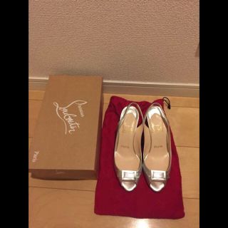 クリスチャンルブタン(Christian Louboutin)のクリスチャンルブタン  シルバーカラー サンダル(ハイヒール/パンプス)