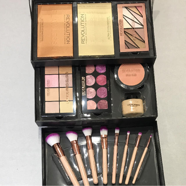 Makeup Revolution スペシャルセット