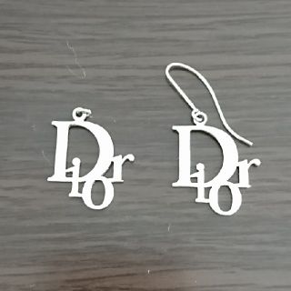 クリスチャンディオール(Christian Dior)の【クリスチャン・ディオール】 ロゴ ピアス(ピアス)