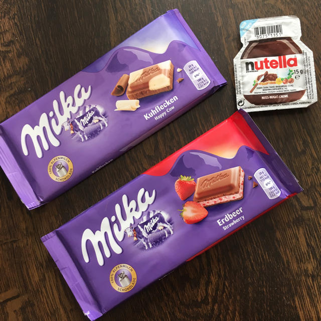 ミルカ チョコレート 2枚+オマケ付き 食品/飲料/酒の食品(菓子/デザート)の商品写真