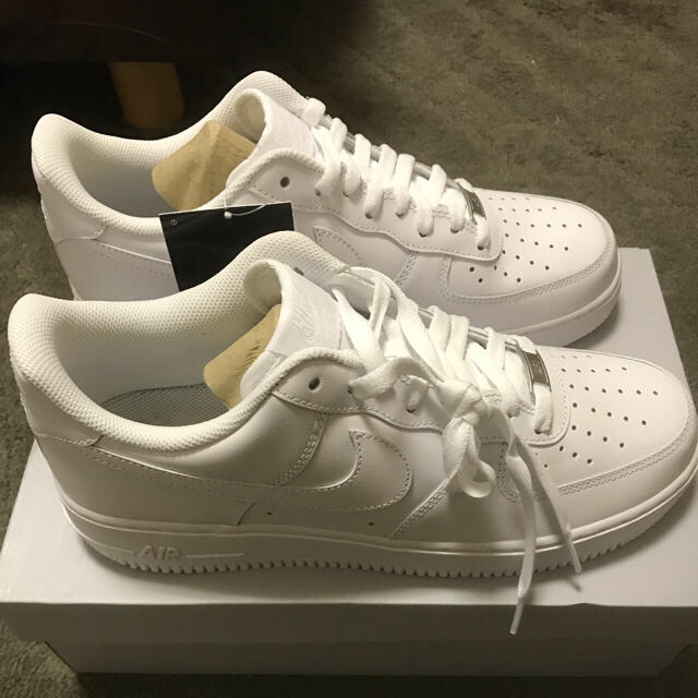 NIKE(ナイキ)のAIR FORCE1 ‘07 WHITE/WHITE  ラスト1個‼︎ メンズの靴/シューズ(スニーカー)の商品写真