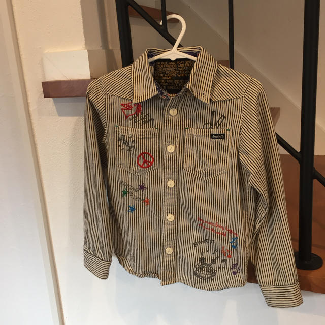 JUNK STORE(ジャンクストアー)の☆週末限定値下げ☆JUNK STOREストライプシャツ刺繍 キッズ/ベビー/マタニティのキッズ服男の子用(90cm~)(ブラウス)の商品写真