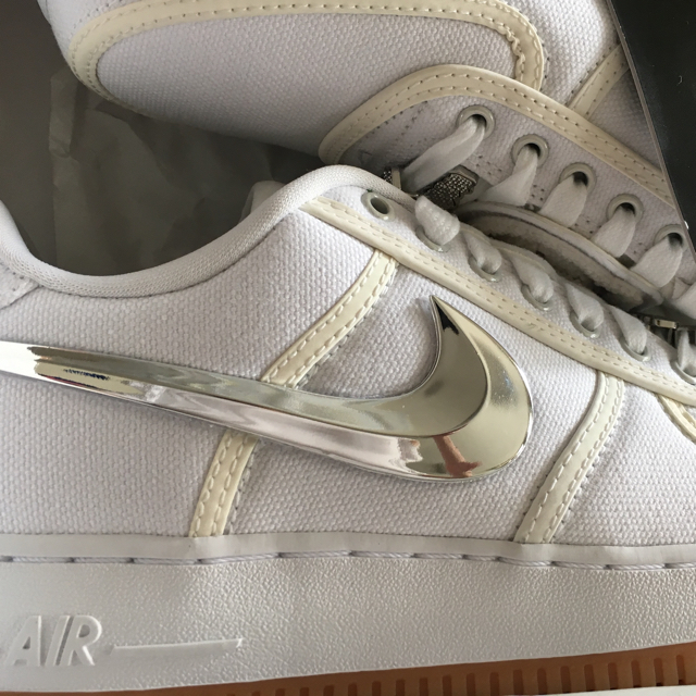 NIKE(ナイキ)のNIKE AIR FORCE 1 LOW TRAVIS SCOTT 26.5cm メンズの靴/シューズ(スニーカー)の商品写真