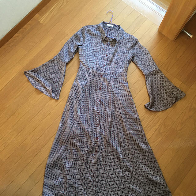 フレアスリーブロングワンピース