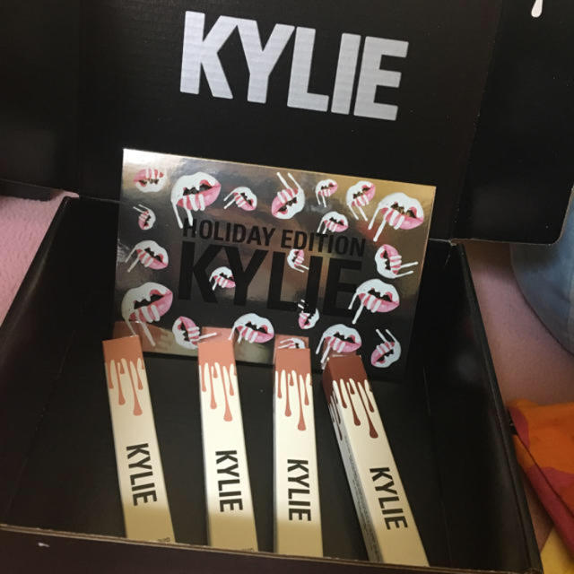 Kylie Cosmetics(カイリーコスメティックス)のカイリージェンナー マット リップスティック  コスメ/美容のベースメイク/化粧品(口紅)の商品写真