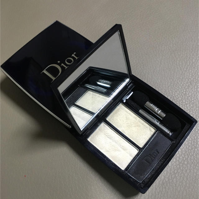 Christian Dior(クリスチャンディオール)のk.購入者優先。様 専用 (Dior アイシャドウ ☆ 美品) コスメ/美容のベースメイク/化粧品(アイシャドウ)の商品写真