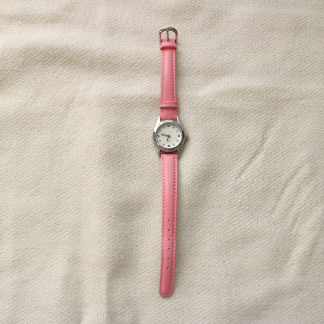 4℃(ヨンドシー)の4℃＊腕時計＊ピンク＊ハート＊ノベルティ＊電池交換要 レディースのファッション小物(腕時計)の商品写真