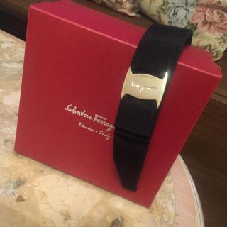 サルヴァトーレフェラガモ(Salvatore Ferragamo)のフェラガモ カチューシャ ブラック(カチューシャ)