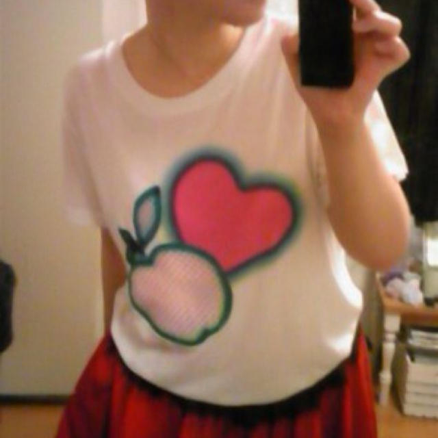 miumiu(ミュウミュウ)のmiu miuリンゴアップリケTシャツ レディースのトップス(Tシャツ(半袖/袖なし))の商品写真