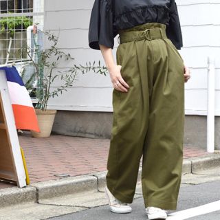 ダブルクローゼット(w closet)の〈新品・未使用〉ベルト付き コットンワイドパンツ(カジュアルパンツ)