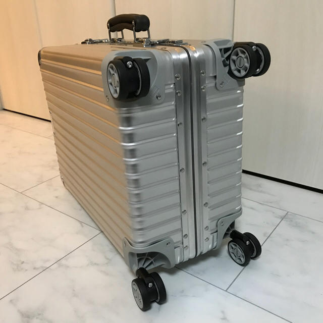 【新品未使用に近い】RIMOWAクラシックフライト35L 4輪