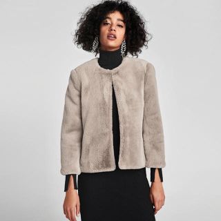 ザラ(ZARA)のフェイクファーボレロジャケット(毛皮/ファーコート)