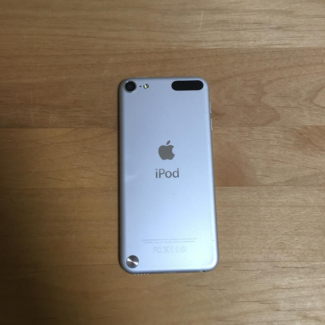 iPod touch(アイポッドタッチ)のiPod touch 本体 第5世代 32ギガ シルバー スマホ/家電/カメラのPC/タブレット(タブレット)の商品写真