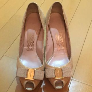 サルヴァトーレフェラガモ(Salvatore Ferragamo)のDIANA様専用 値下げ フェラガモ パンプス 6C 正規品 ハイヒール(ハイヒール/パンプス)