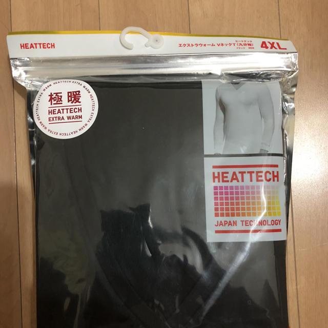 UNIQLO(ユニクロ)の格安 ユニクロ ヒートテック 極暖 4XL 2枚 新品未開封 黒  送料無料   レディースの下着/アンダーウェア(アンダーシャツ/防寒インナー)の商品写真