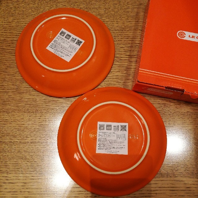 LE CREUSET(ルクルーゼ)の【新品】ル・クルーゼ　ラウンドプレート15cm×2枚　オレンジ インテリア/住まい/日用品のキッチン/食器(食器)の商品写真