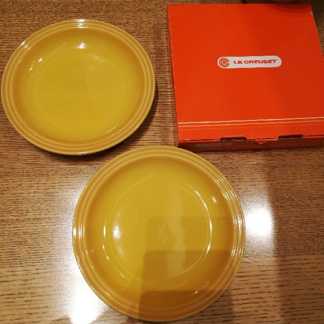 LE CREUSET(ルクルーゼ)の【新品】ル・クルーゼ　ラウンドプレート15cm×2枚　ディジョンイエロー インテリア/住まい/日用品のキッチン/食器(食器)の商品写真