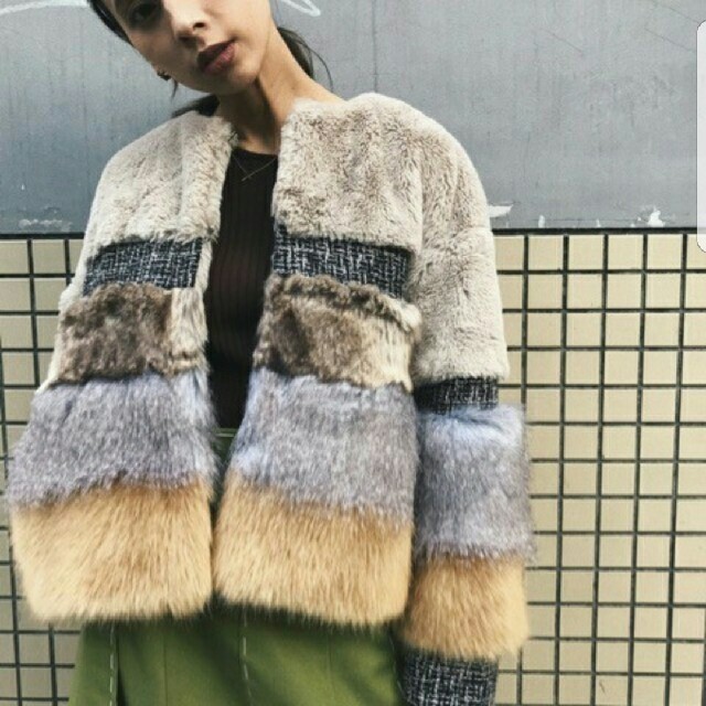 Ameri VINTAGE(アメリヴィンテージ)のAmeri MIXTURE FUR BLOUSON ファーブルゾン
 レディースのジャケット/アウター(毛皮/ファーコート)の商品写真