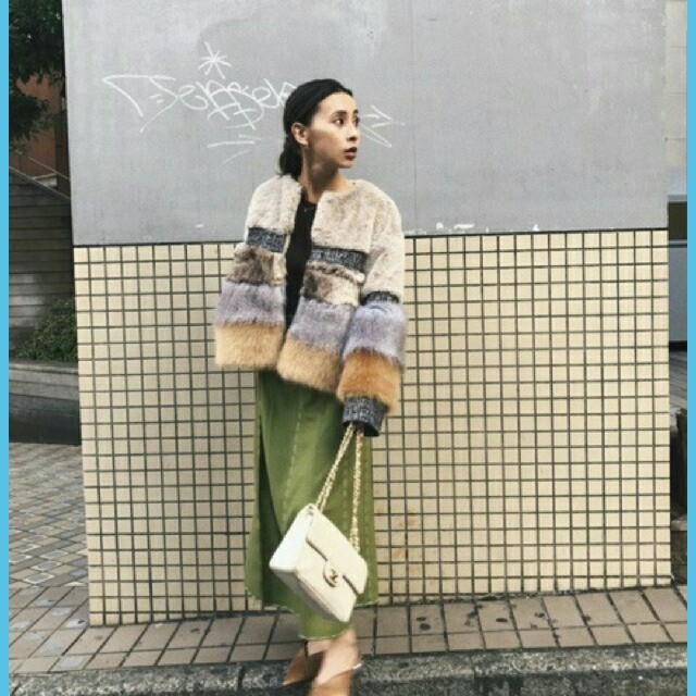 Ameri VINTAGE(アメリヴィンテージ)のAmeri MIXTURE FUR BLOUSON ファーブルゾン
 レディースのジャケット/アウター(毛皮/ファーコート)の商品写真