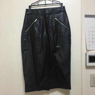 ザラ(ZARA)の新品未使用！ZARA 膝下レザースカート(ひざ丈スカート)