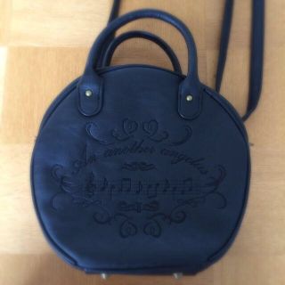 フィント(F i.n.t)のフィント レリーフ刺繍ラウンドBAG(ショルダーバッグ)