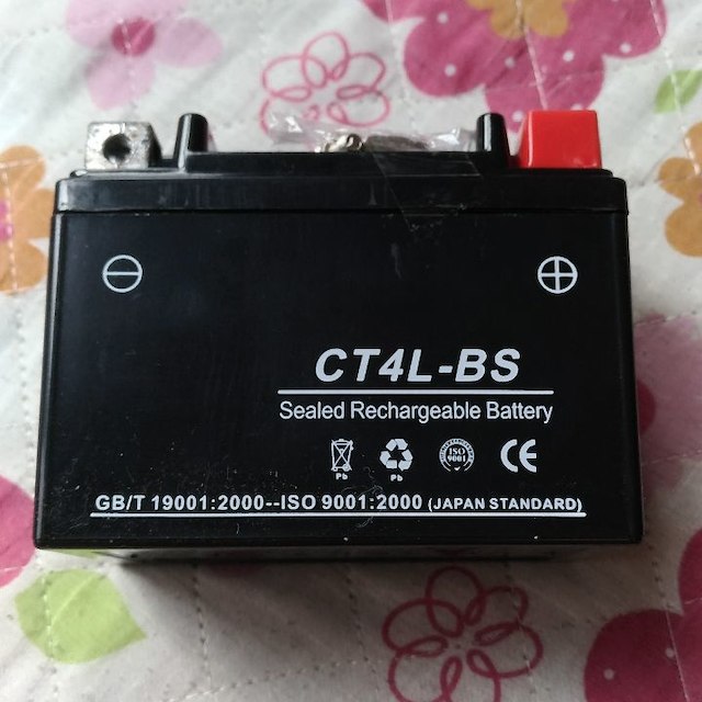 最終値下げ！新品バイク バッテリー  CT4L-BS YT4L−BS互換品 自動車/バイクのバイク(パーツ)の商品写真