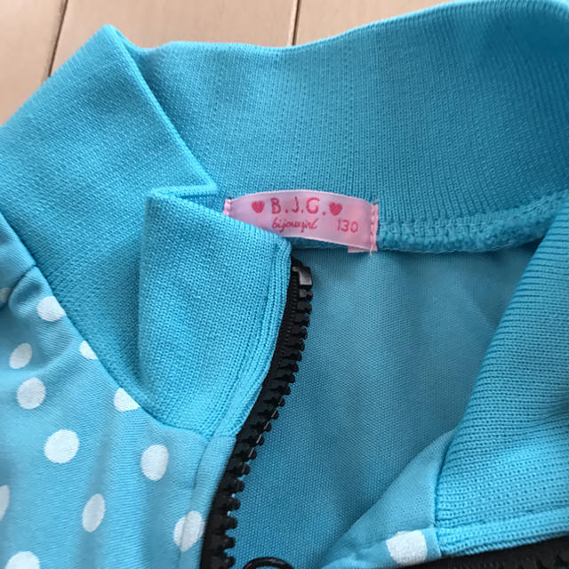 キッズジャージ上下 130未使用 キッズ/ベビー/マタニティのキッズ服女の子用(90cm~)(その他)の商品写真